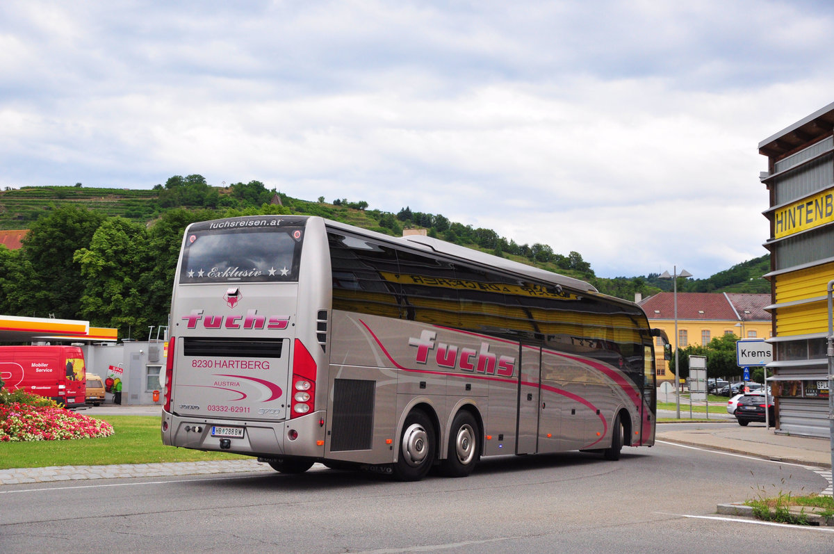 Volvo 9700 von Fuchs Reisen aus �sterreich in Krems gesehen.