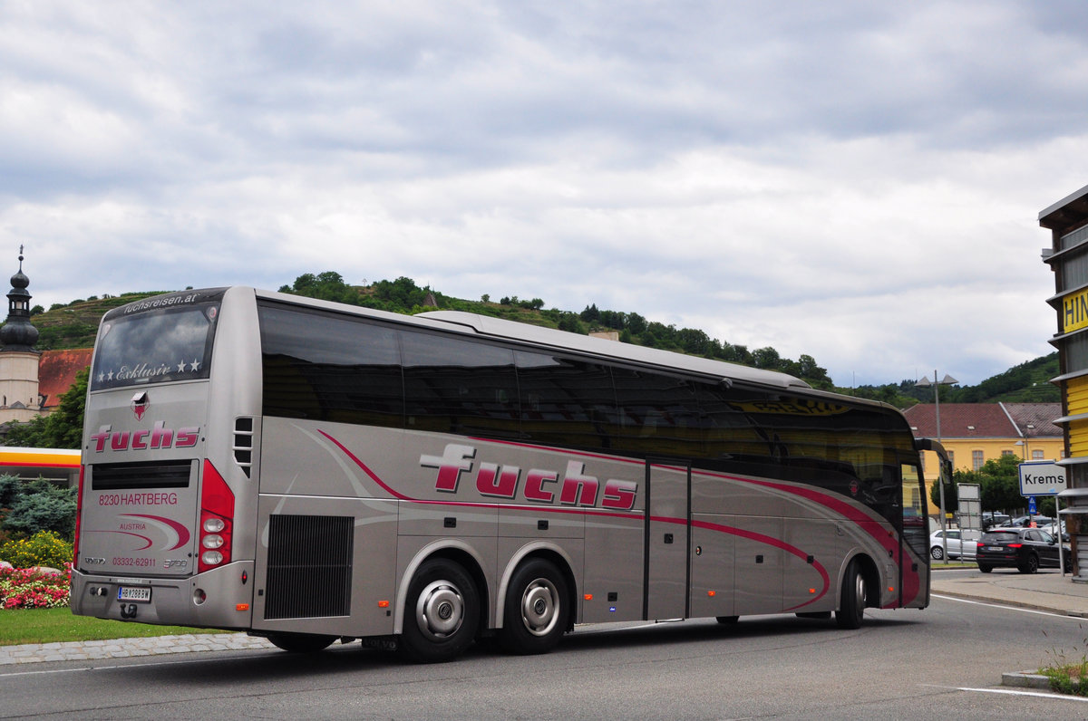Volvo 9700 von Fuchs Reisen aus �sterreich in Krems gesehen.