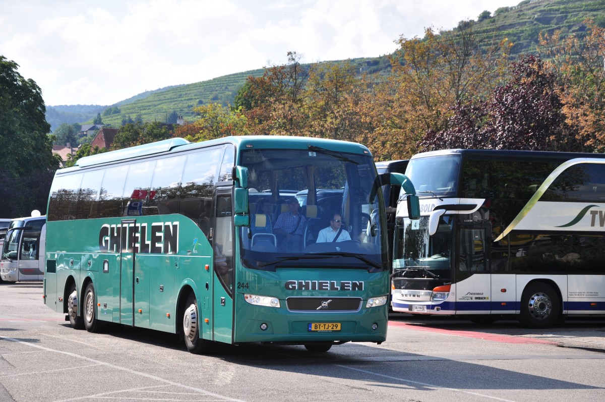 Volvo 9700 von Ghielen Reisen aus den Nl am 21.August 2014 in Krems gesehen.