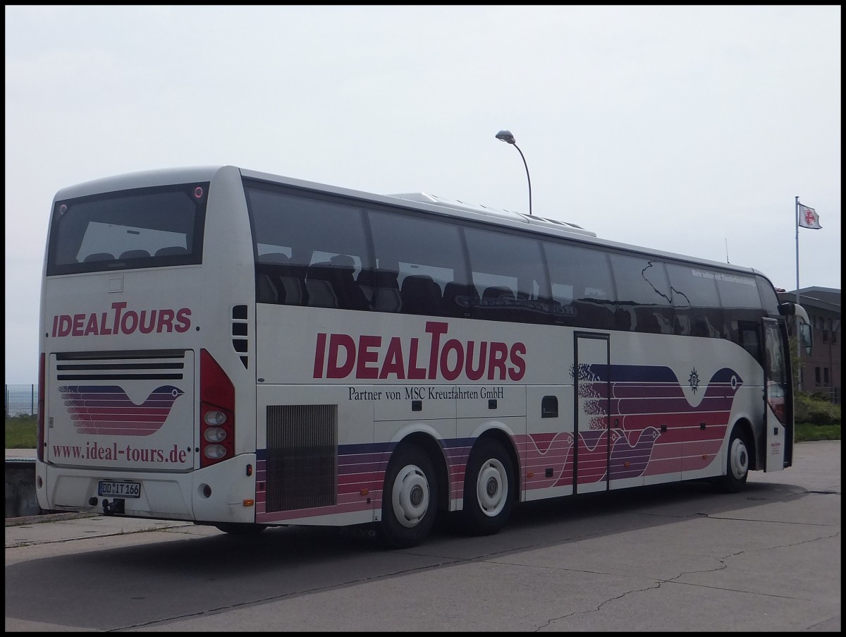 Volvo 9700 von Ideal Tours aus Deutschland im Stadthafen Sassnitz. 