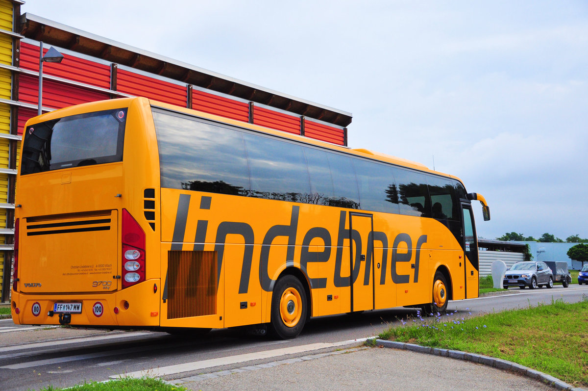 Volvo 9700 von Lindebner Reisen aus sterreich in Krems gesehen.