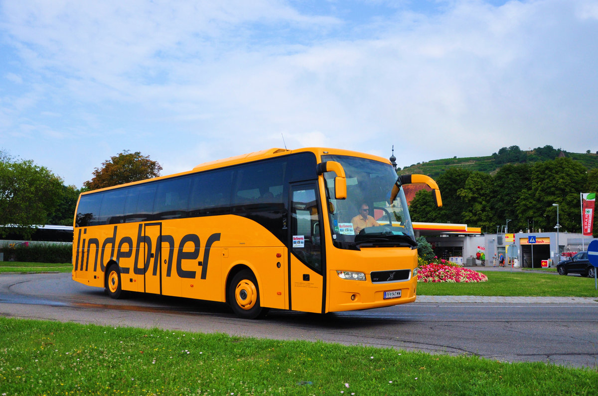 Volvo 9700 von Lindebner Reisen aus sterreich in Krems gesehen.