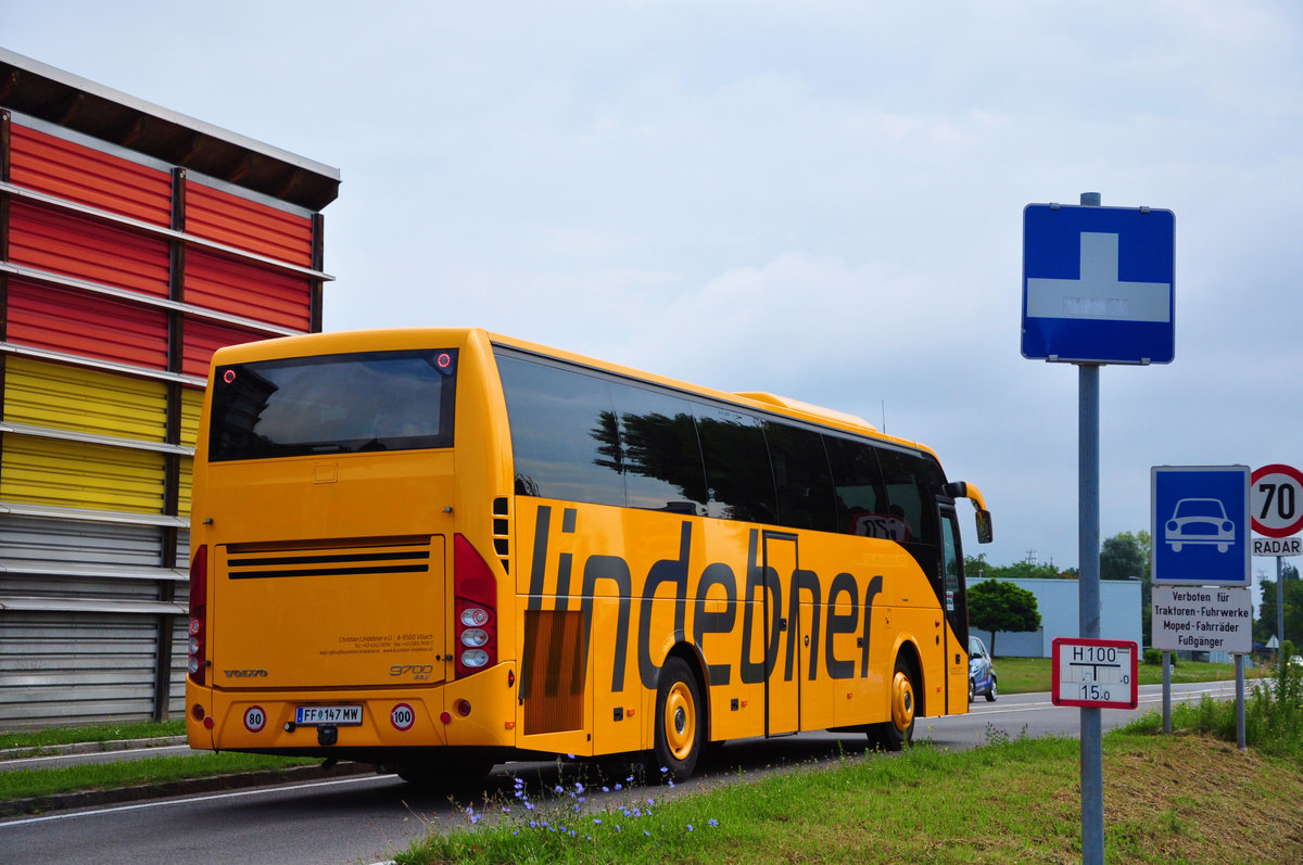 Volvo 9700 von Lindebner Reisen aus �sterreich in Krems gesehen.