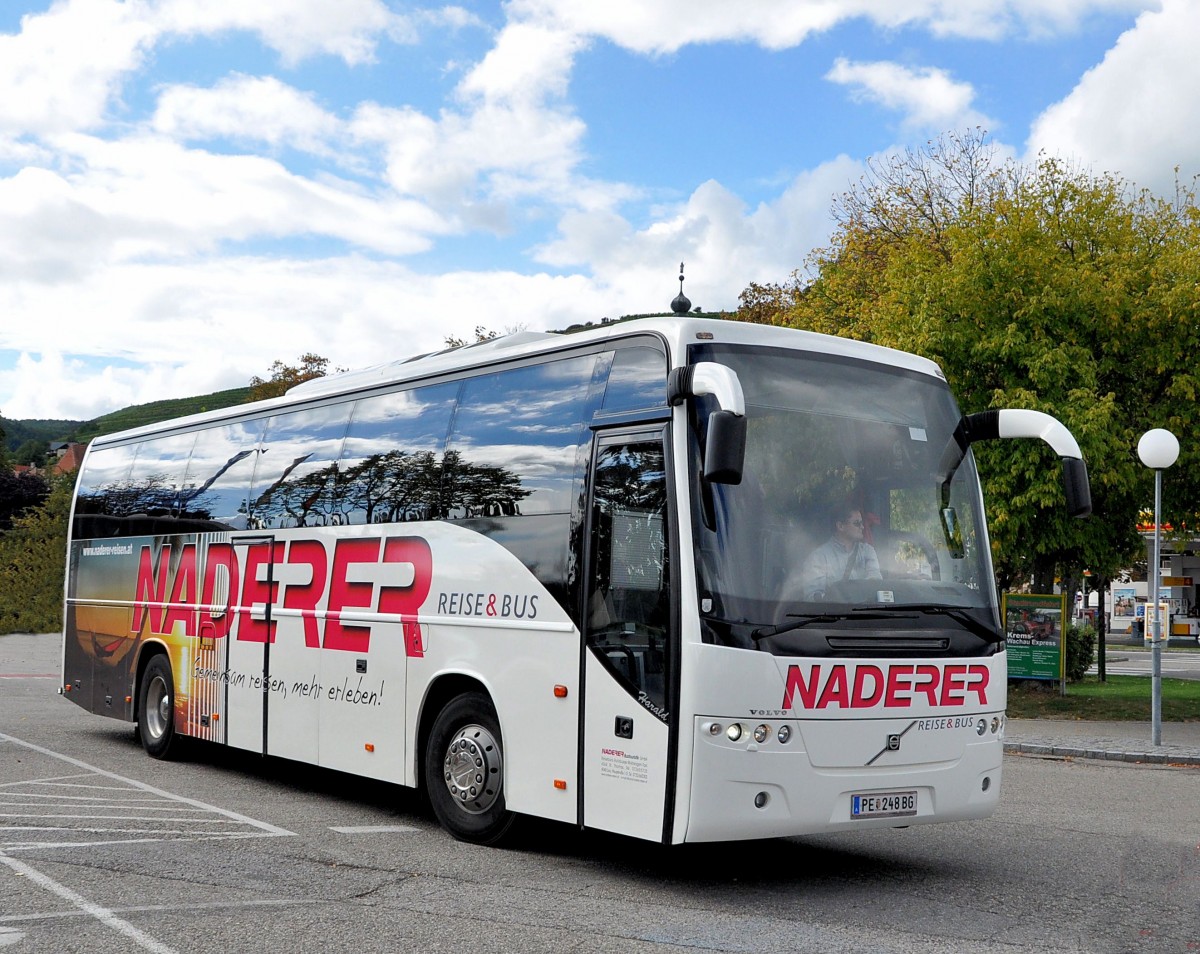 VOLVO 9700 von NADERER Reisen/�sterreich im September 2013 in Krems.