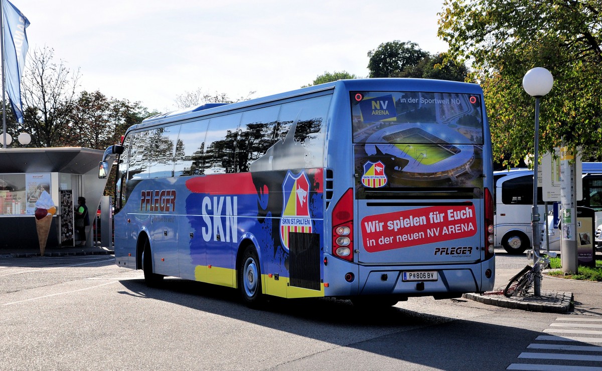 Volvo 9700 von Pfleger Reisen aus �sterreich am 18.9.2014 in Krems gesehen.