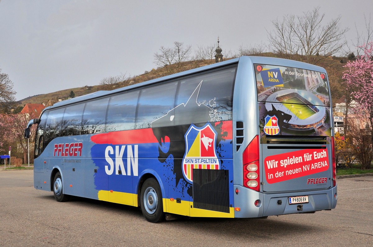 VOLVO 9700 von Pfleger Reisen aus Niedersterreich am 6.4.2015 in Krems.