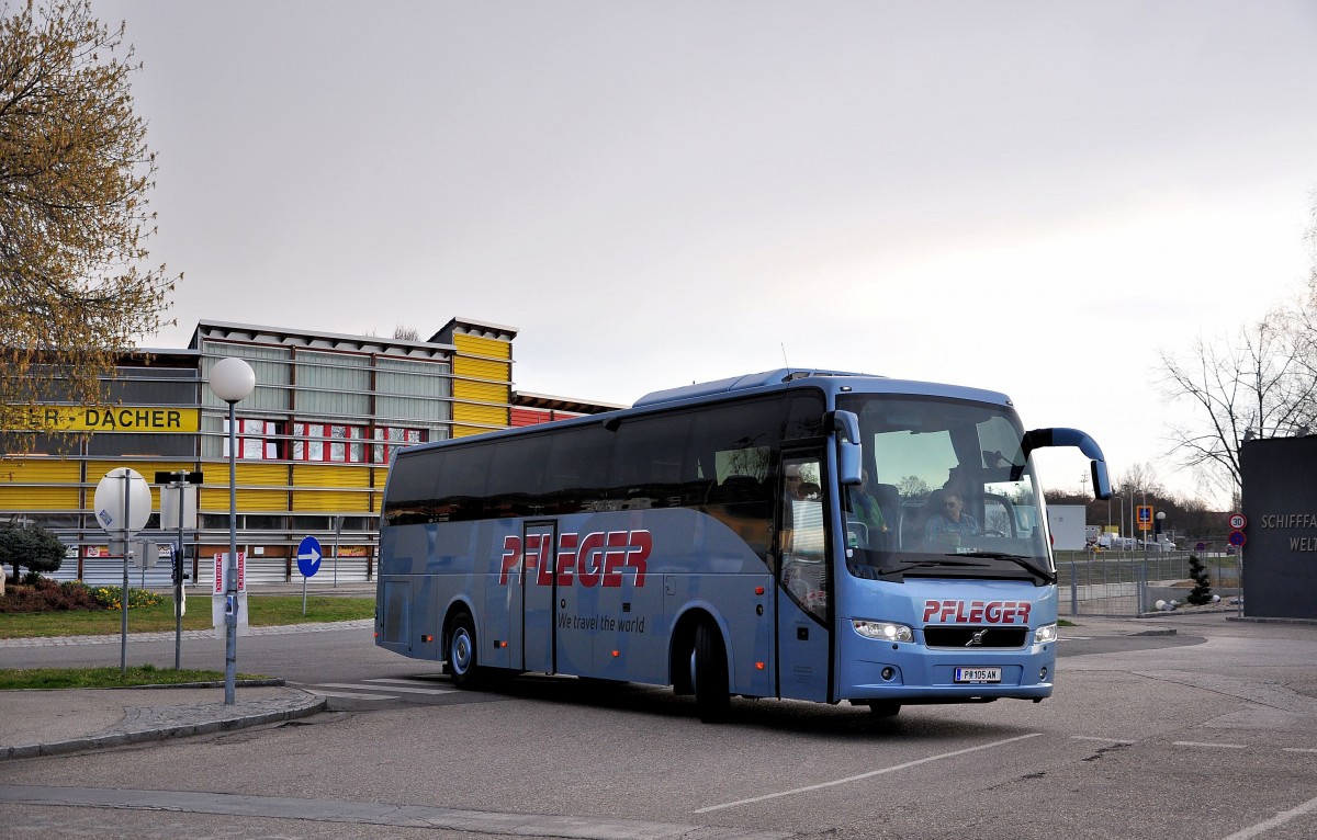 VOLVO 9700 von Pfleger Reisen aus Niedersterreich am 6.4.2015 in Krems.