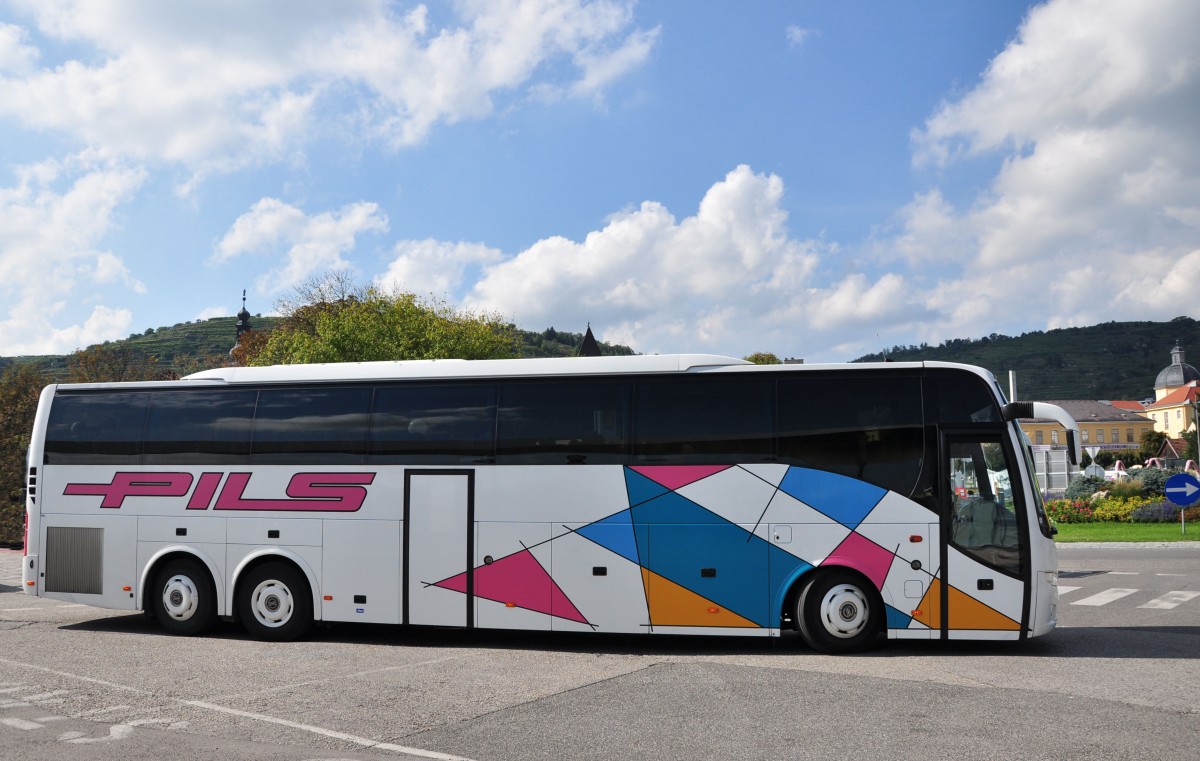 Volvo 9700 von PILS Reisen aus Amstetten/Nieder�sterreich am 22.August 2014 in Krems gesehen.