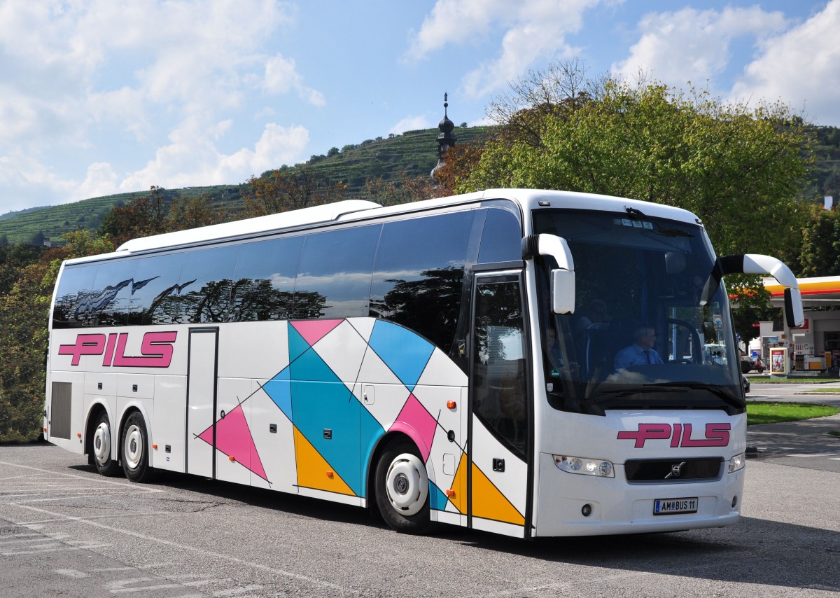 Volvo 9700 von PILS Reisen aus Amstetten/Nieder�sterreich am 22.August 2014 in Krems gesehen.