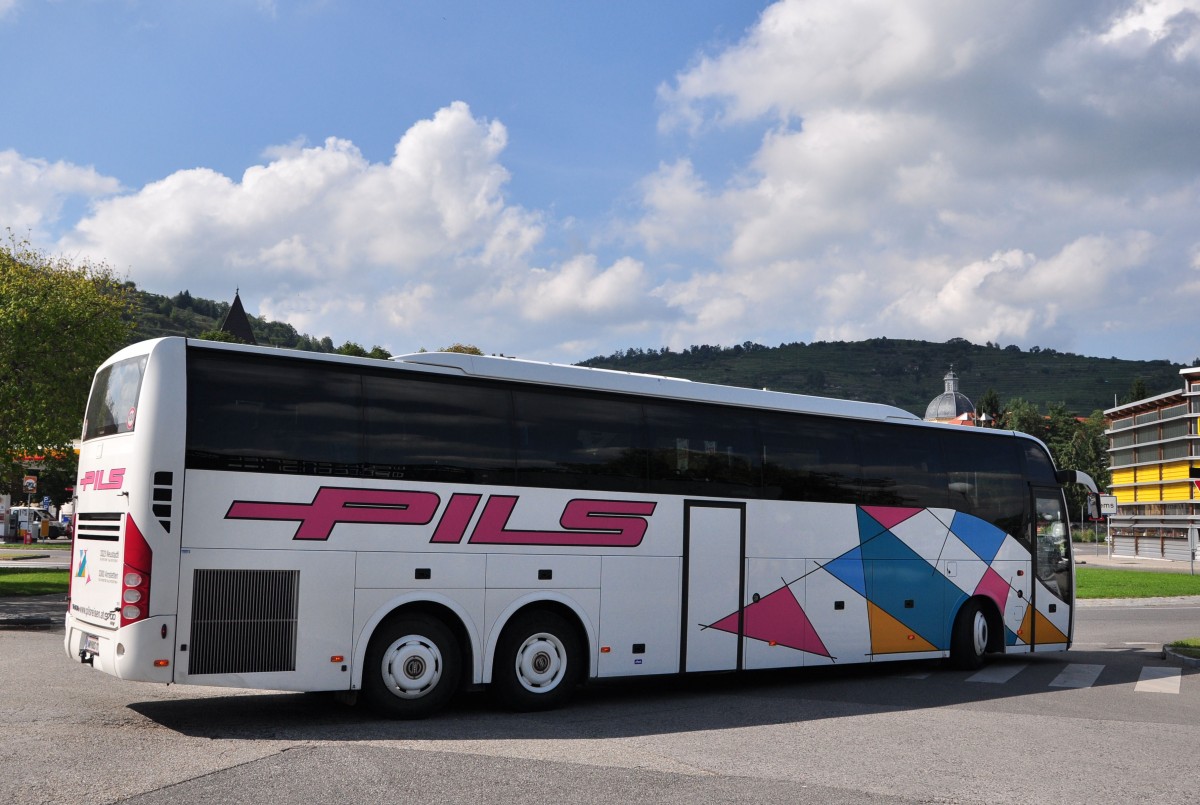 Volvo 9700 von PILS Reisen aus Amstetten/Nieder�sterreich am 22.August 2014 in Krems gesehen.