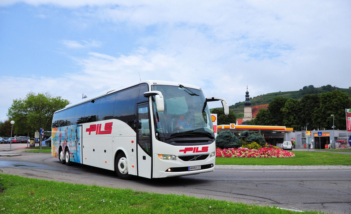 Volvo 9700 von Pils Reisen aus sterreich in Krems gesehen.