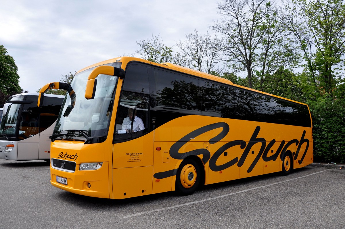 VOLVO 9700 von Schuch Reisen aus �sterreich am 4.5.2015 in Krems unterwegs.
