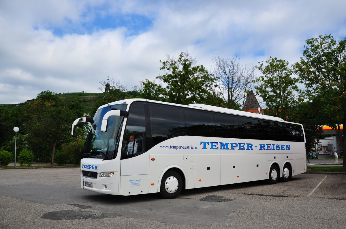 Volvo 9700 von Temper Reisen aus �sterreich in Krems gesehen.