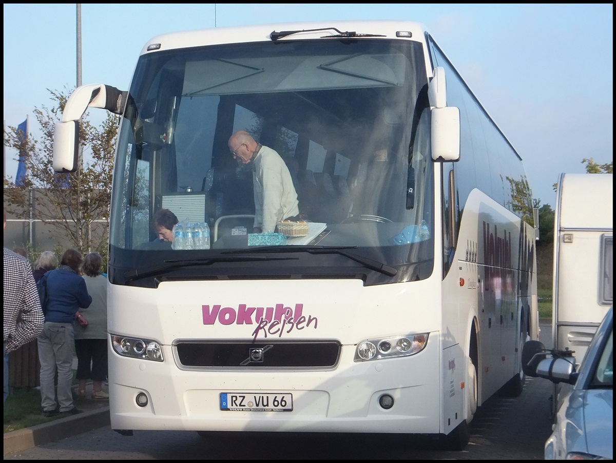 Volvo 9700 von Vokuhl Reisen aus Deutschland bei der Rastst�tte Fuchsberg.