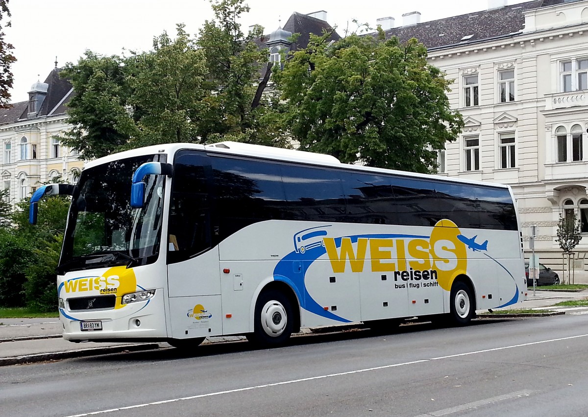 Volvo 9700 von Weiss Reisen aus �sterreich am 5.Juli 2014 in Krems gesehen.
