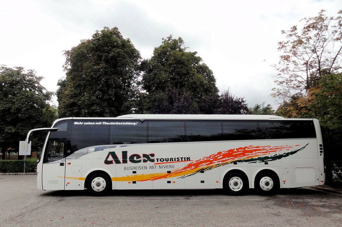 VOLVO 9900 von der Alex Touristik aus der BRD in Krems gesehen.