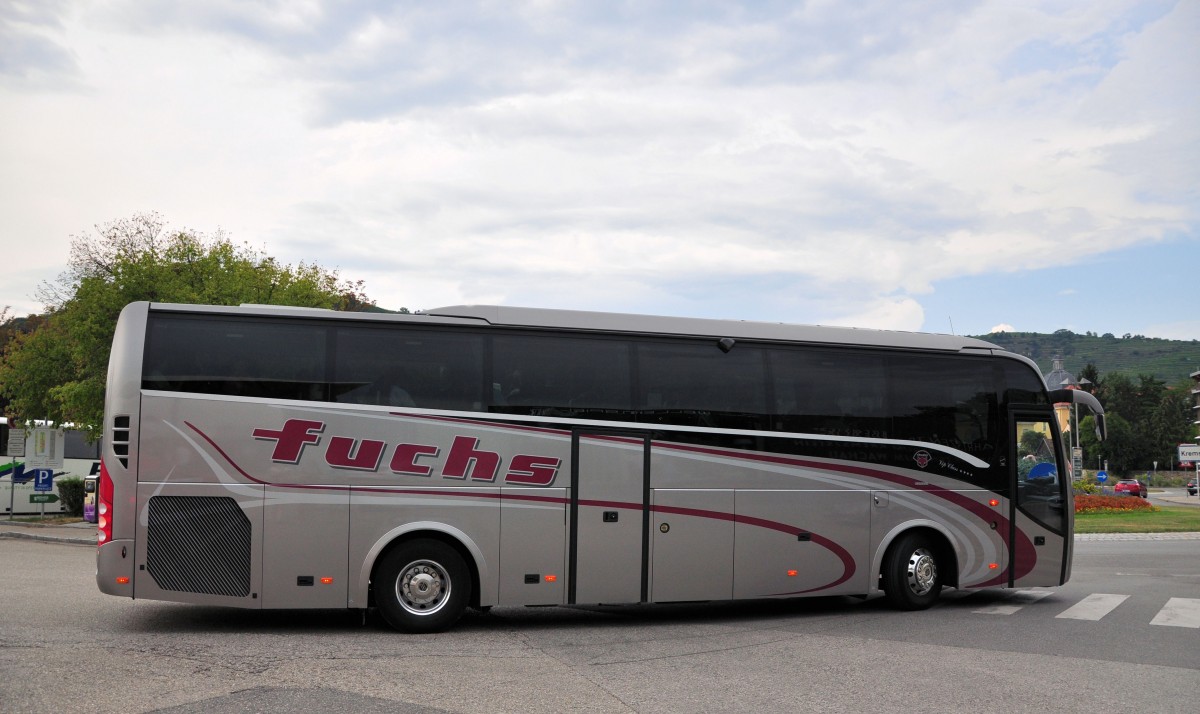 Volvo 9900 Prestige von Fuchs Reisen aus �sterreich am 27.Juli 2014 in Krems gesehen.