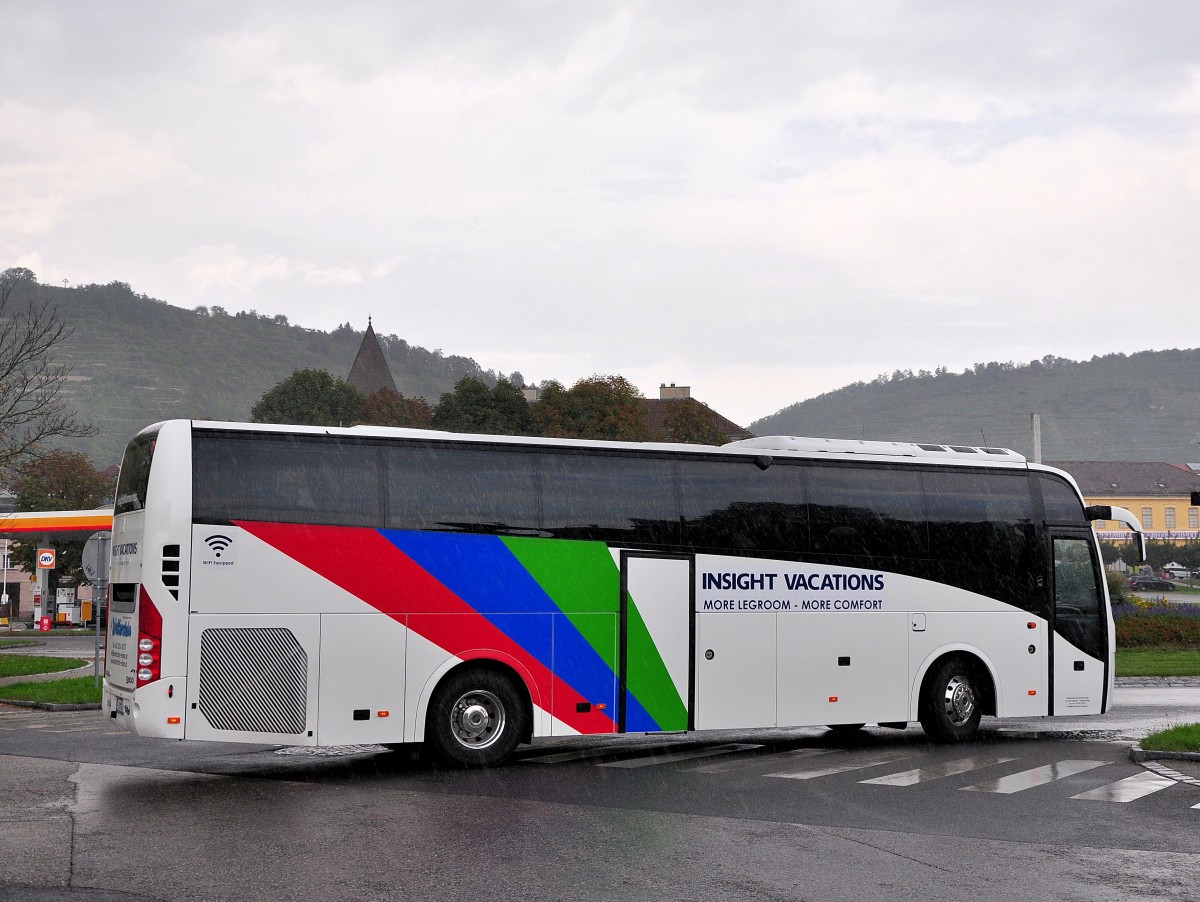 VOLVO 9900 von Wetterstein Reisen aus Tirol/�sterreich am 9.9.2014 in Krems gesehen.