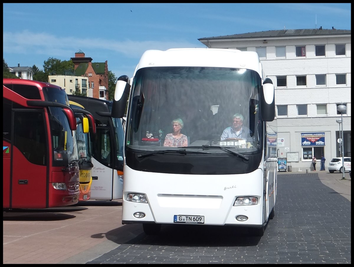 Volvo Barbi vom Omnibusbetrieb Torsten Nette aus Deutschland im Stadthafen Sassnitz.