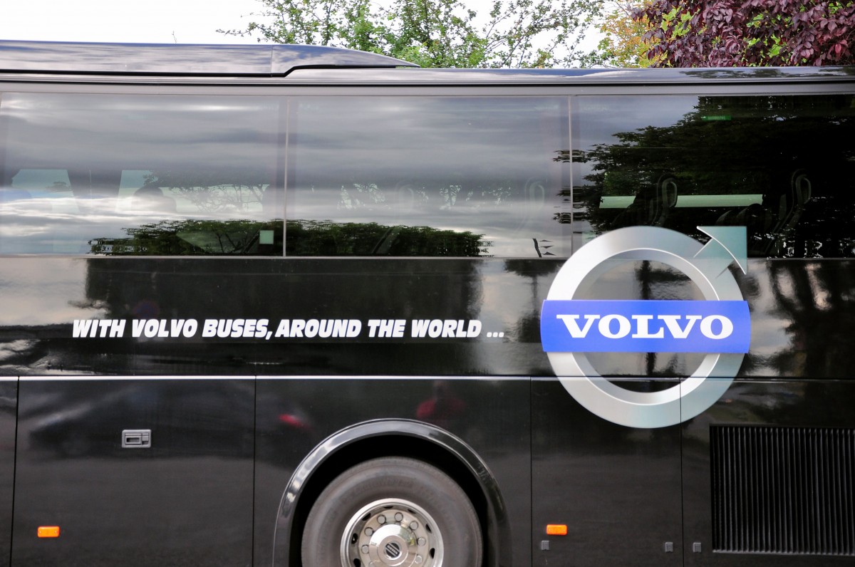 Volvo Logo am 9700ener von Volvo sterreich im Juni 2015 in Krems gesehen.