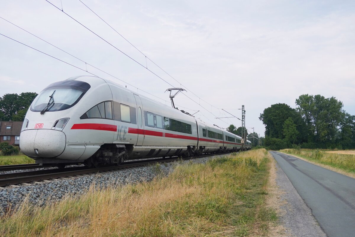 Vom Fahrradpfad zwischen D�lmen und Buldern wurde am 16 Juli 2026 ICE 411 078 fotografiert.