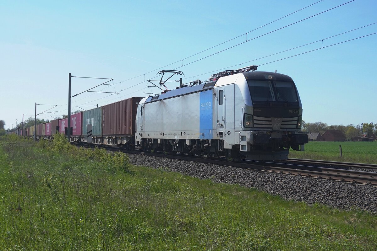 Von offenbarer Stelle wurde am 23 April 2026 bei St.-H�pfe (zwischen Diepholz und Bremen) TX Log 193 215 mit deren Containerzug auf den Fotochip  gerettet  werden.