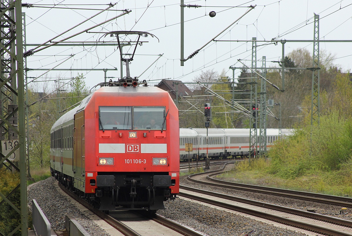 Vorne die 101 106 und hinten(nicht sichtbar) die 101 062 mit dem Leerzug aus hamburg nach Flensburg. Schleswig 05.05.2017