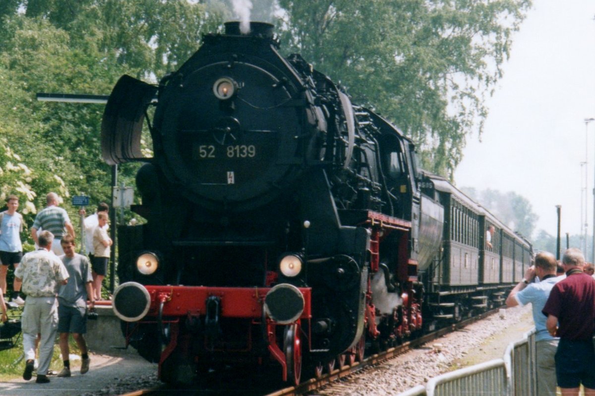 VSM 52 8139 steht am 2 Juli 2002 in Winterswijk. 