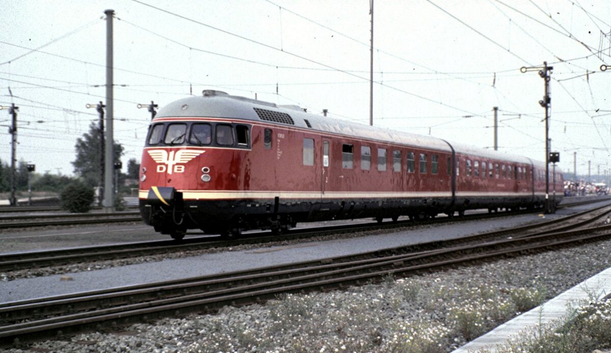 VT 08 520 bei der Parade 150 Jahre Deutsche Eisenbahn in Nürnberg-Langwasser am 14.09.1985.