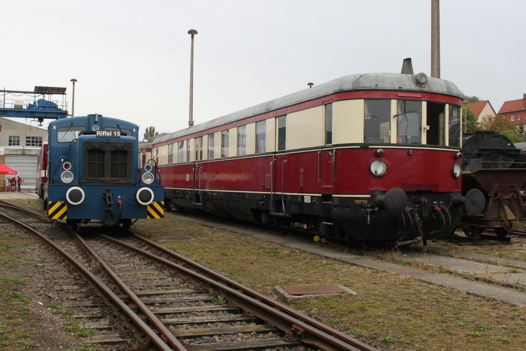 VT 137 099 mit Beiwagen VB 147 052 vom Mecklenburgischen Eisenbahn-und Technikmuseum stand zu den Schweriner Modellbahn-Tagen drau�en zur besichtigung.