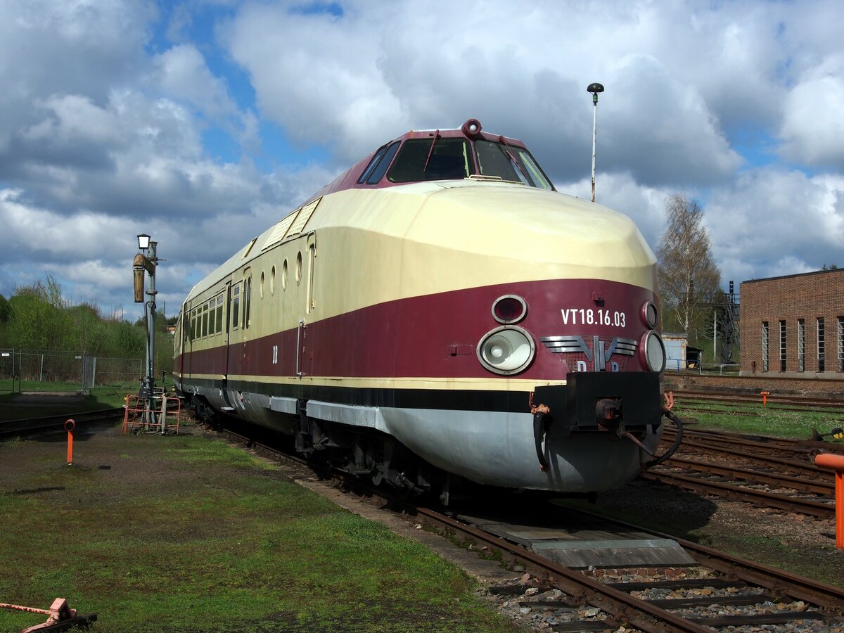VT 18-16-03 Vindobona im Sächsischen Eisenbahnmuseum Chemnitz am 19.04.2017.