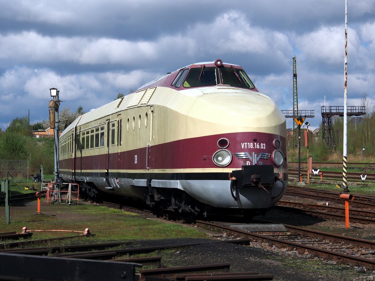 VT 18.16.03 im Sächsischen Eisenbahnmuseum in Chemnitz am 19.04.2017.