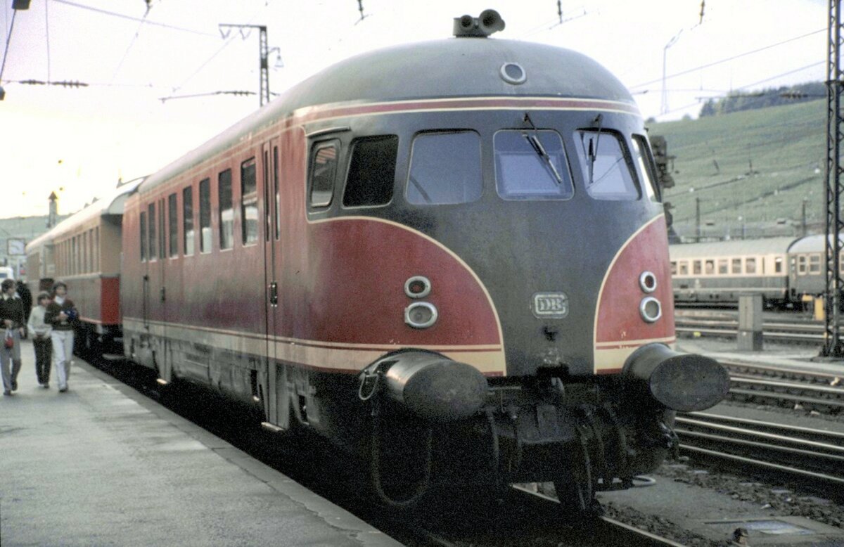 VT 92.501 (692 501-0)  bei einer Ausstellung in Würzburg am 11.10.1981.