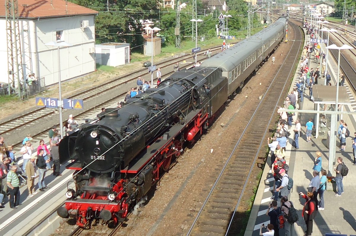 Während das Dampfspektakel 2014 war 01 202 mit ein Sonderzug am 31 Mai 2014 in Neustadt (W) aktiv.