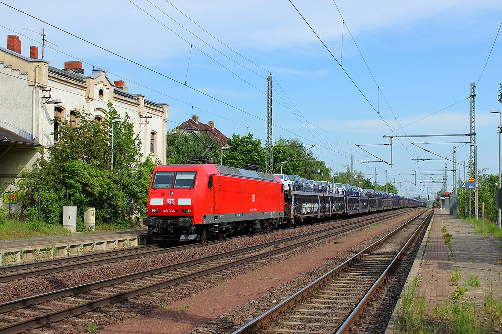 Wefensleben, 21.05.2014 16:30 Uhr - 145 004 mit Autos gen Westen