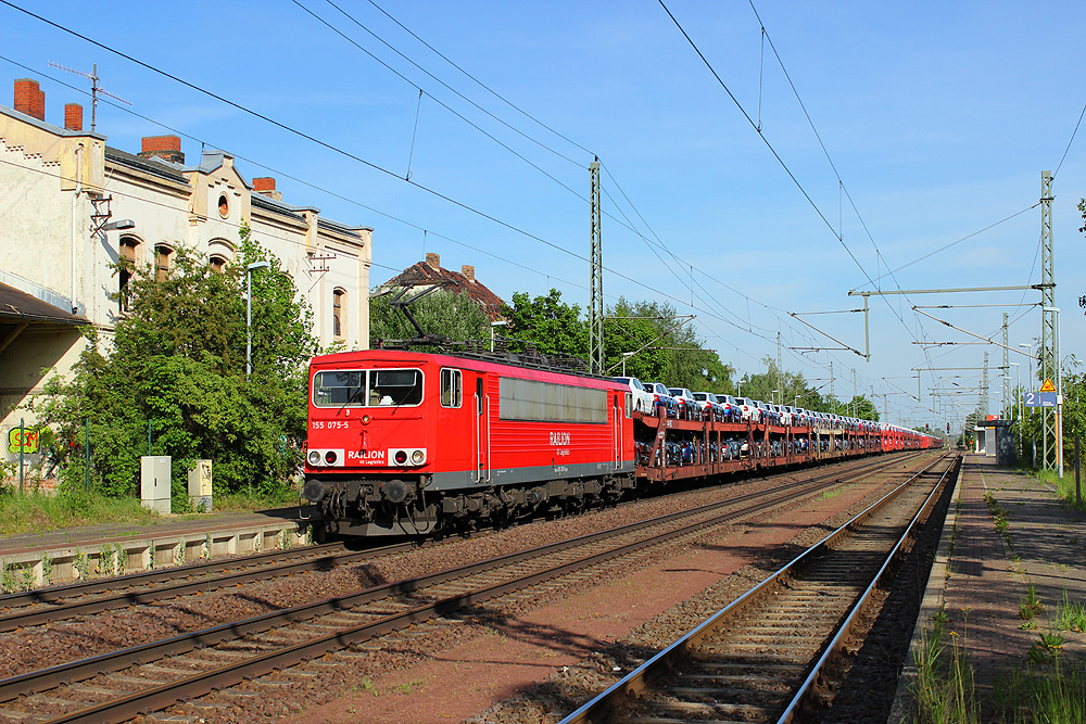 Wefensleben, 21.05.2014 17:48 Uhr - 155 075 mit Skodas nach Westen