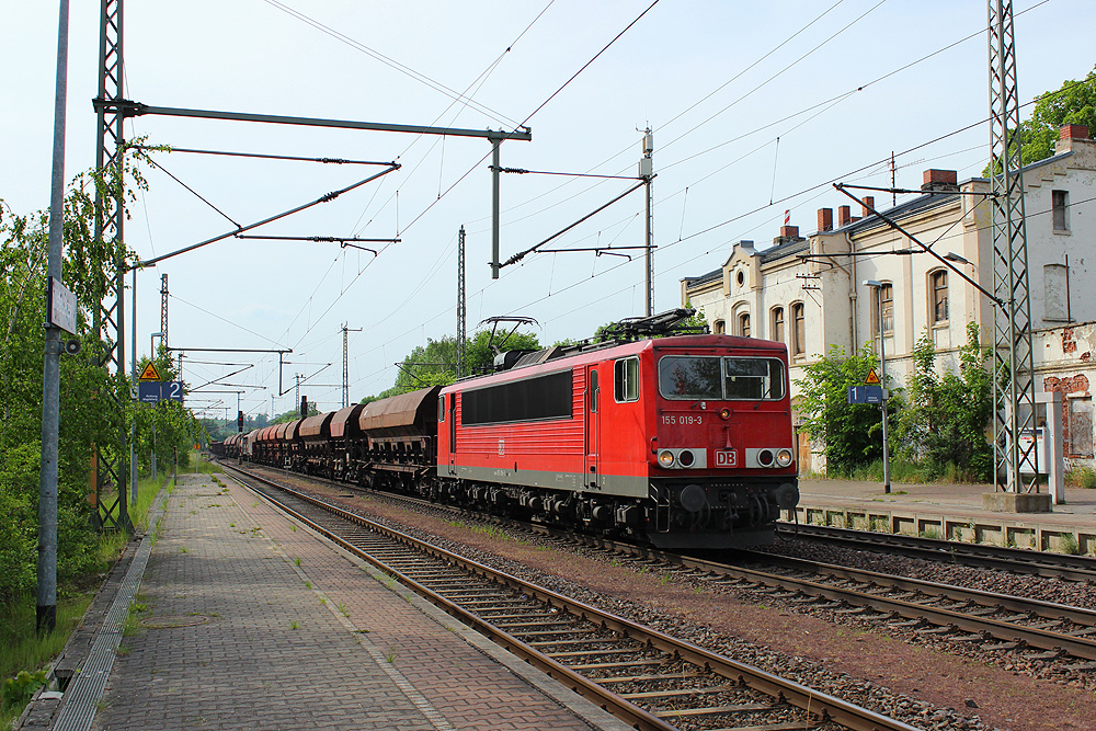 Wefensleben, 22.05.2014 17:05 Uhr - 155 019 mit Mischer nach Osten
