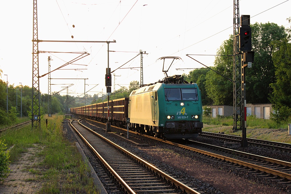 Wefensleben, 22.05.2014 20:20 Uhr - R4C 185 533 mit E-Wagenzug gen Osten