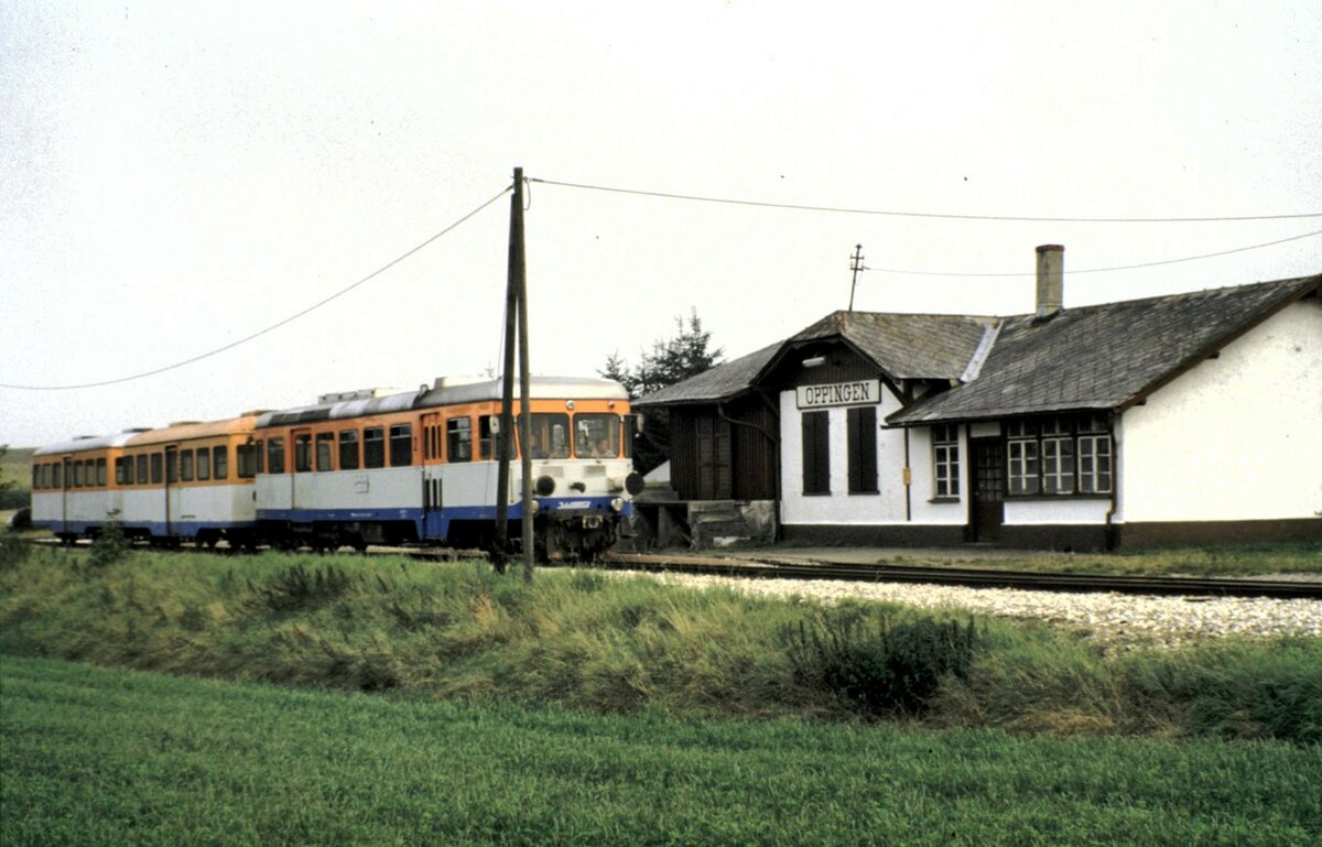 WEG T 30oder T 31 mit zwei Hngern in Oppingen am 07.10.1984.