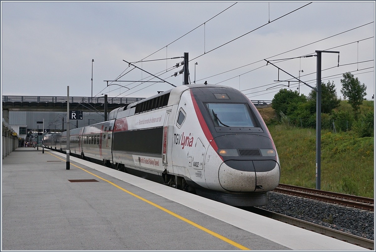 Weltrekord: 574.8 km/h schnell fuhr dieser TGV am 3. April 2007; nun ist er als TGV Lyria 9206 von Zrich nach Paris unterwegs und legt n Belfort Montbliard einen kurzen Halt ein. 

6. Juli 2019