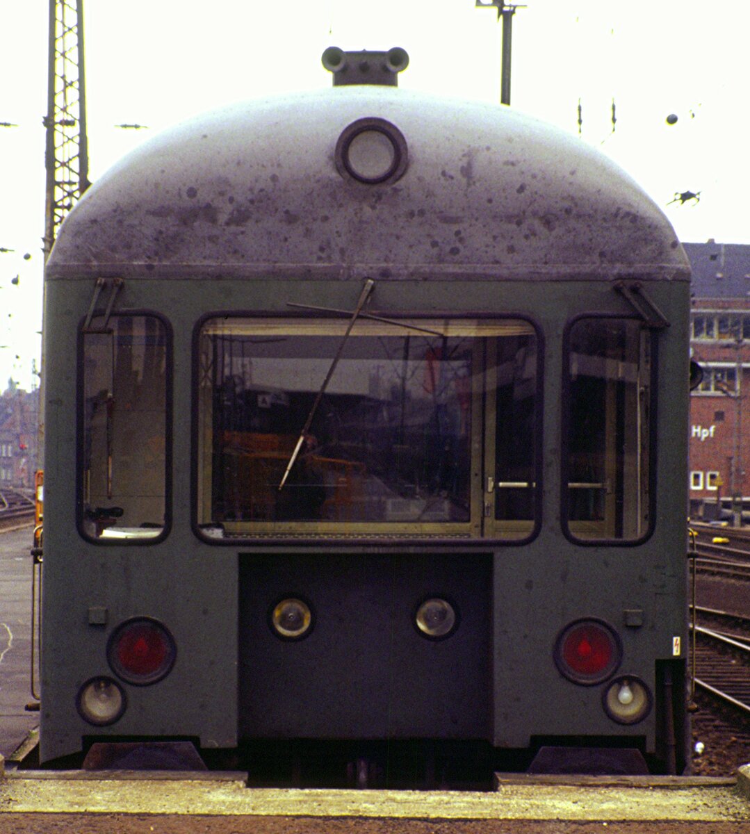 Wendezugwagen des Messzugs des Bundesbahnzentralamts Mnchen in Hannover im April 1980.