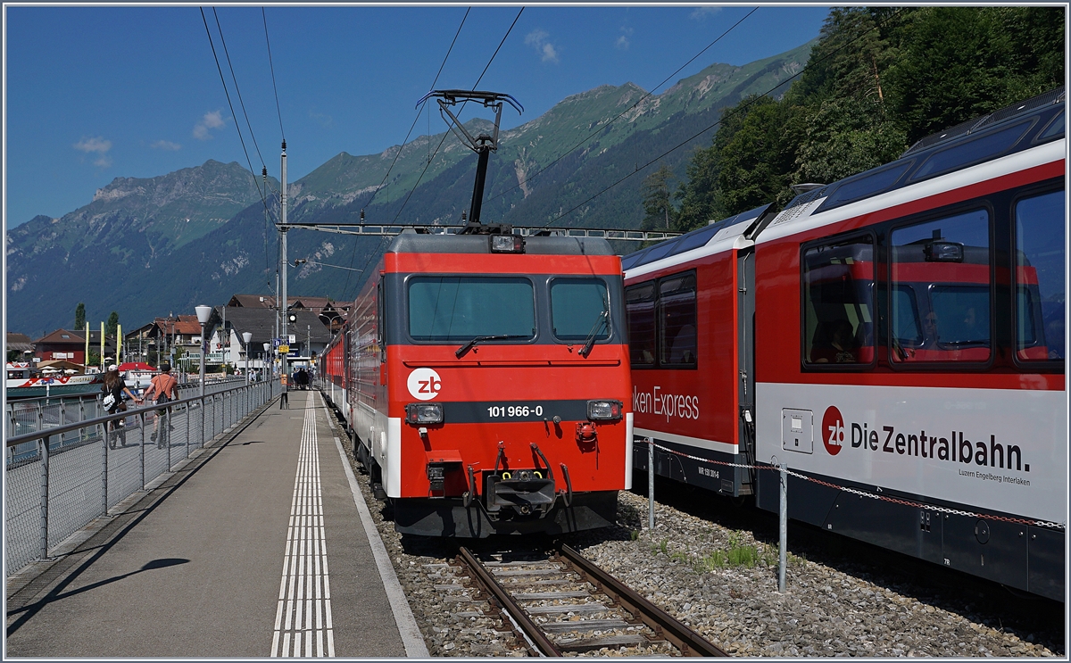 Wenn sich schon die Gelegenheit bietet, mit einen  normalen  Brüngibahn Reisezugwagen zu reisen, nutzte ich diese und kam deshalb in Brien nochmals zu einem Bild der HGe 4/4 101 960-0 auf dem Weg nach Interlaken Ost. 

30. Juni 2018