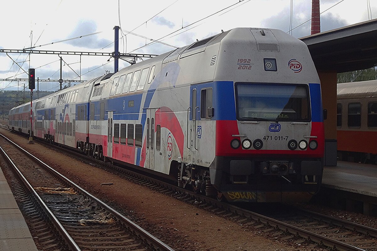 Werbetriebzug 471 011 treft am 11 September 2022 in Benesov u Prahy ein.