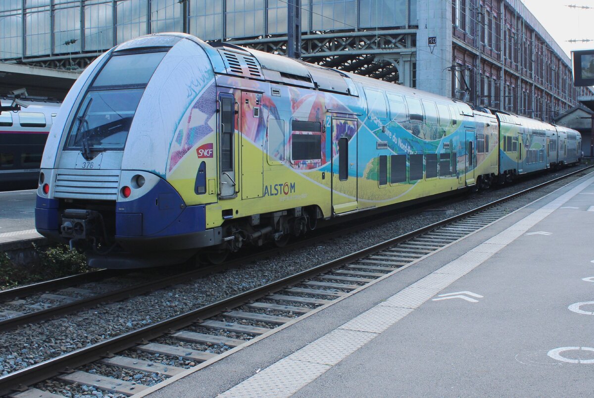 Werbetriebzug Z-24378 steht am Abend von 24 Juni 2024 in LIlle-Flandres.