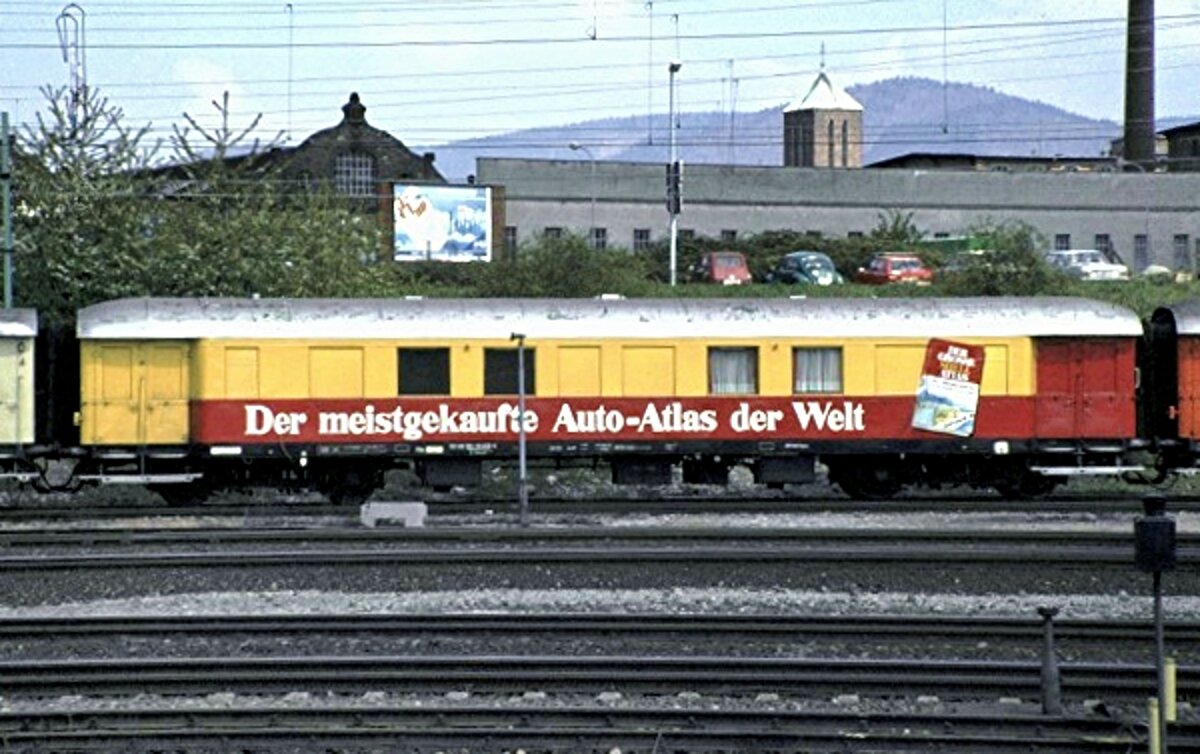 Werbewagen für den Shell Atlas (ex Bye 66x) in Heidelberg am 17.04.1982.