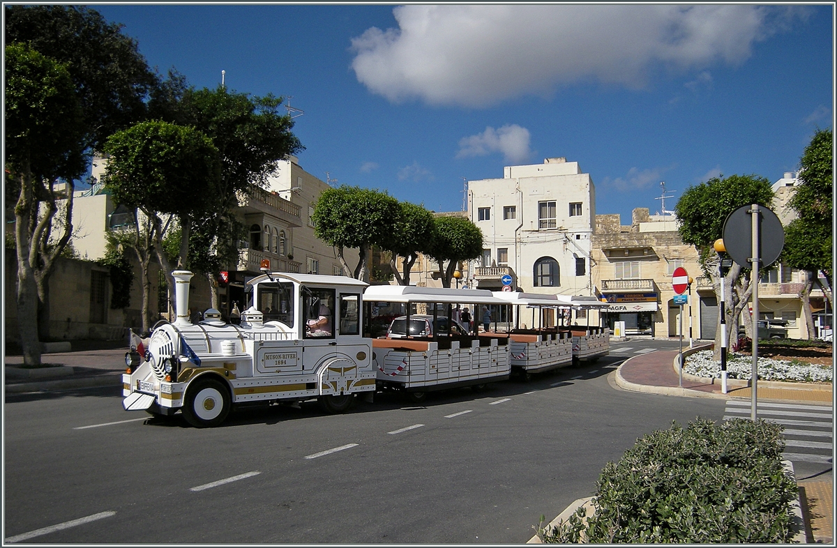 Wie vielerorts werden auch in Gozo die Besucher mit einem  Petit-Train  durch die Stadt gef�hrt.
Rabatt/Victoria, den 23.09.2013 