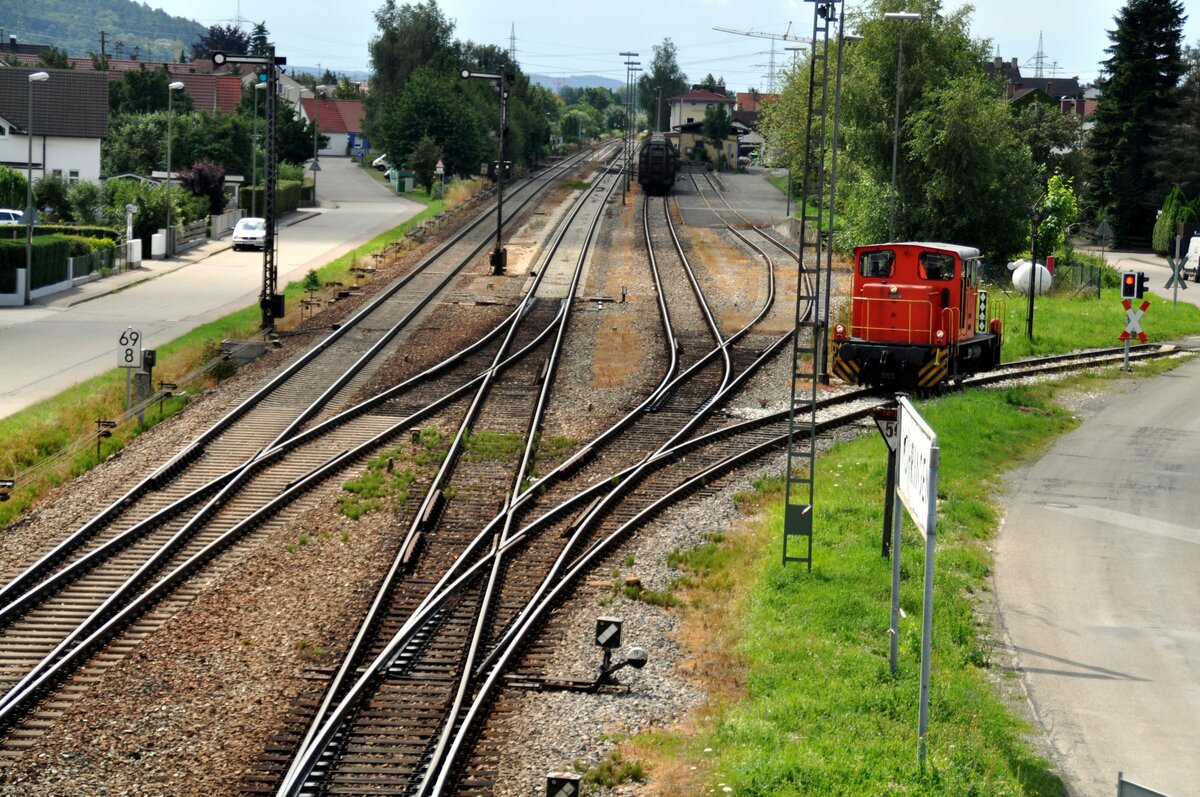 Wieland Werkslok von Gmeinder fhrt nach getaner berfhrung von Wagen zum Werk zurck. Vhringer Bahnhof Gleisanlagen am 09.07.2009.