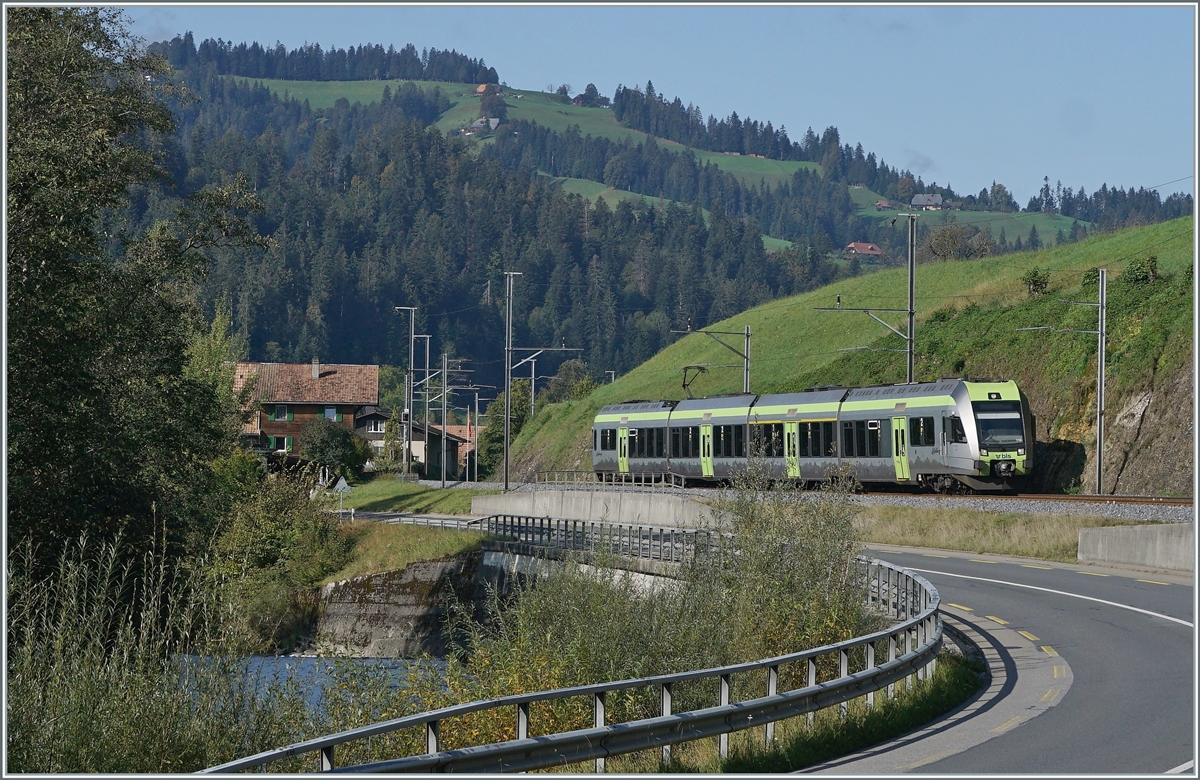 Wird man künftig wohl vermehrt sehen:  Lötschberger  abseits des Alpen, wie zum Beispiel hier im Emmental bei Trubschachen. 

30. Sept. 2020