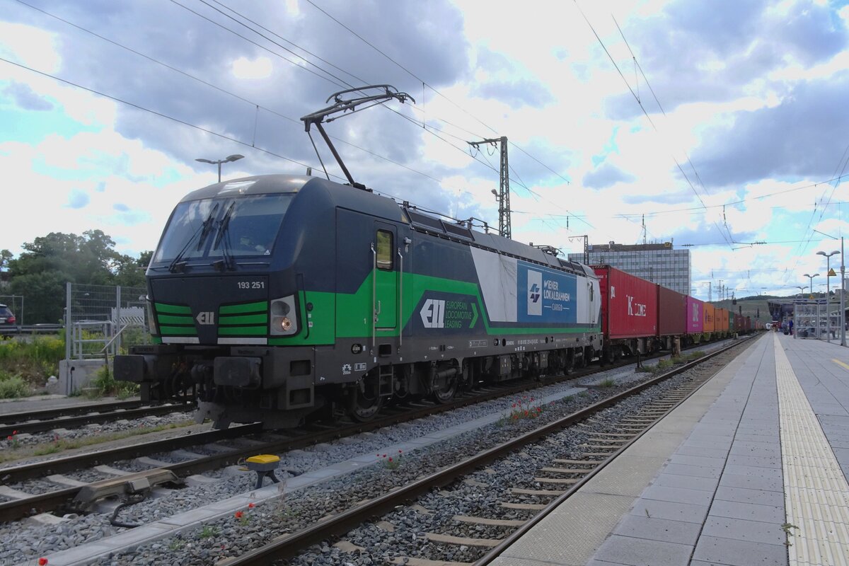 WLC 193 251 steht am 25 Mai 2022 in Würzburg Hbf.