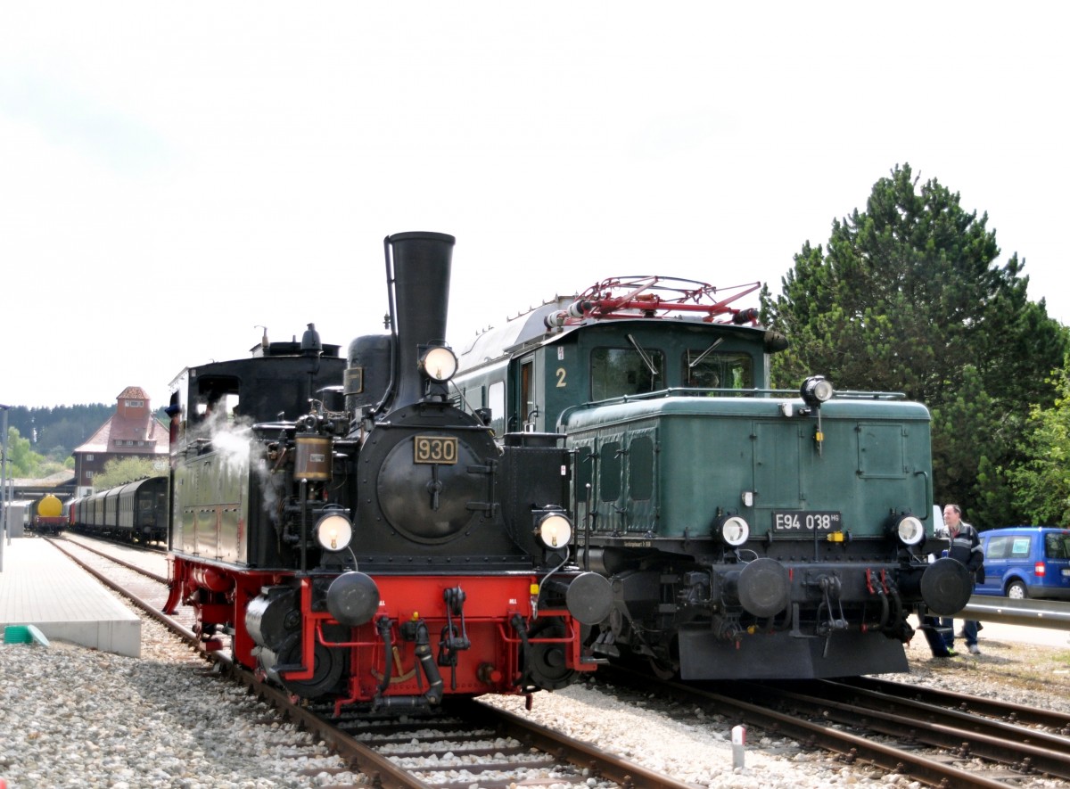 Wrtt. T3 Nr.930 und E 94 088 ehemals BB 1020, in Mnsingen am 01.05.2014.